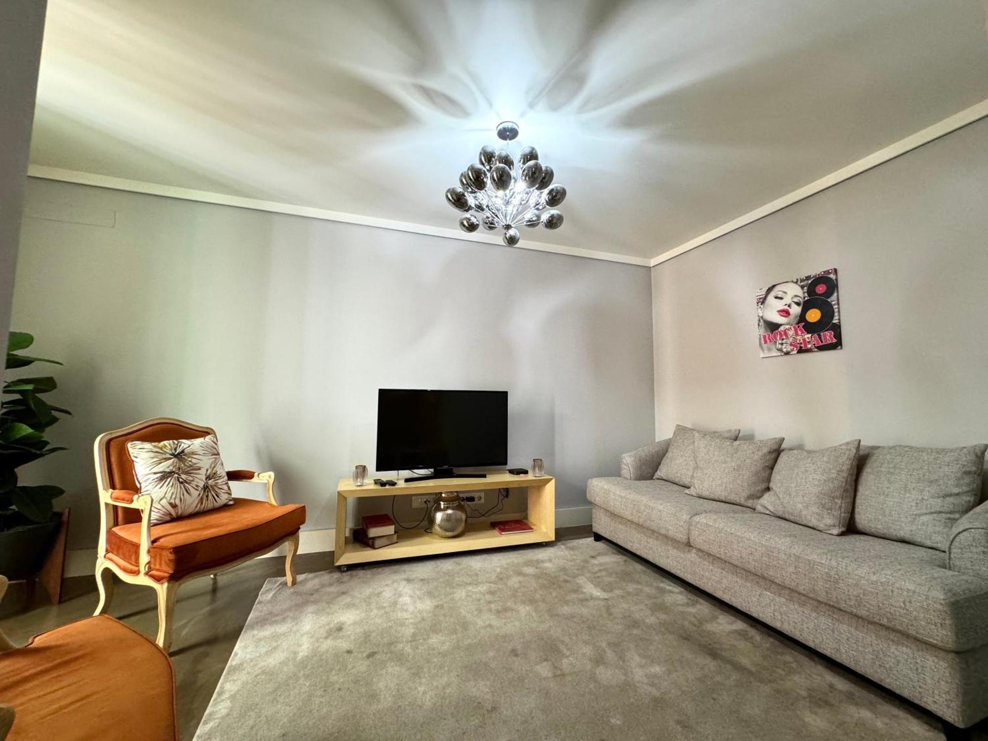 House Charms Apartment